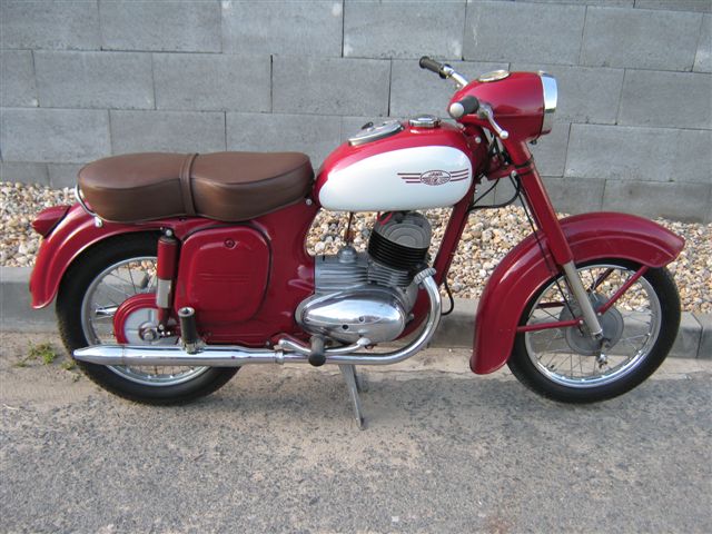 Brnula_Jawa-CZ 175 r.v.1958.jpg